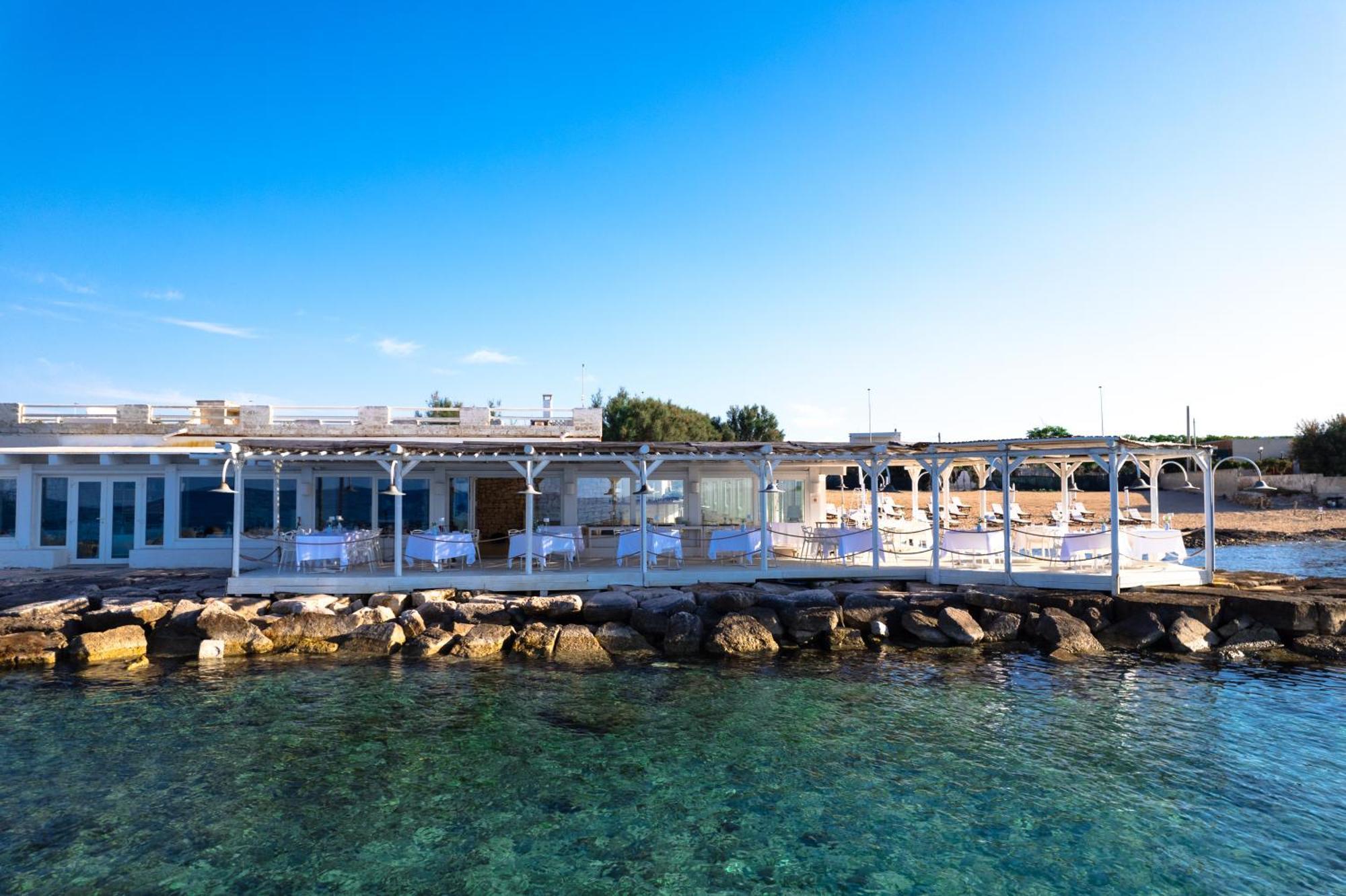 Отель La Peschiera Монополи Экстерьер фото
