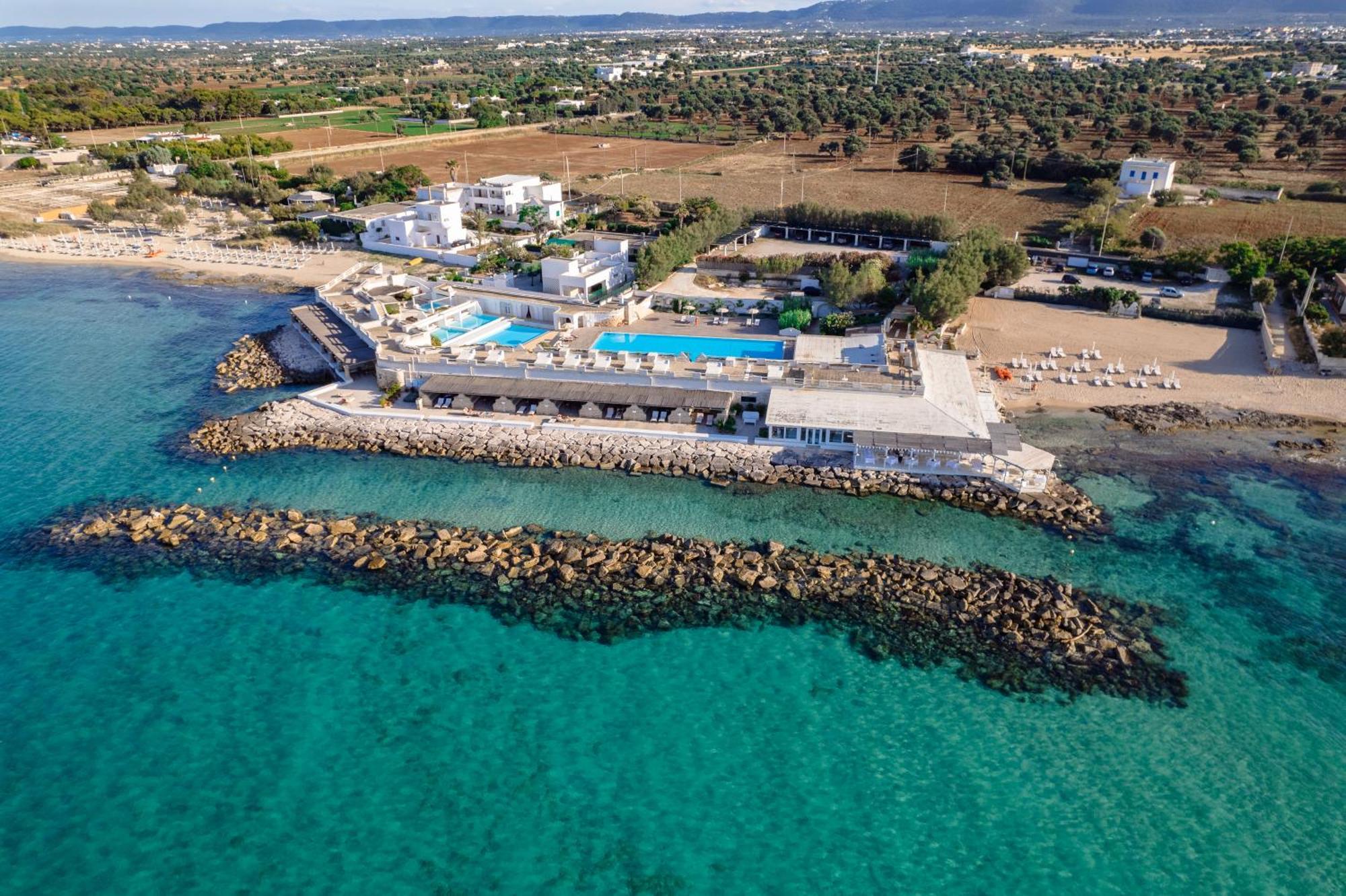 Отель La Peschiera Монополи Экстерьер фото